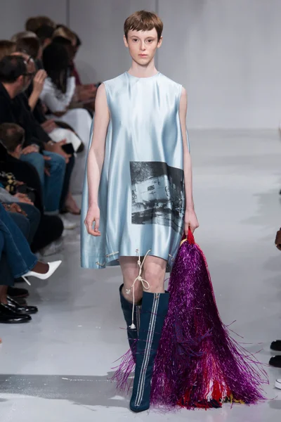 Look 16